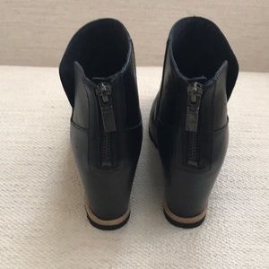 ugg amal black